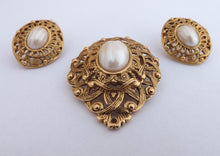 Load image into Gallery viewer, Vintage Faux Pearl & Gold Tone Pendant/Brooch & Earrings
