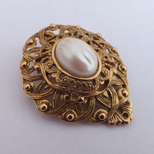 Load image into Gallery viewer, Vintage Faux Pearl & Gold Tone Pendant/Brooch & Earrings