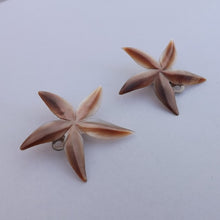 Load image into Gallery viewer, Vintage Mother of Pearl Shell Flower Clip on Earrings