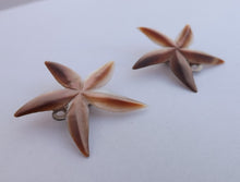 Load image into Gallery viewer, Vintage Mother of Pearl Shell Flower Clip on Earrings
