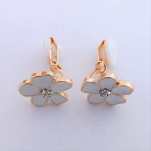 Load image into Gallery viewer, White & Gold Tone Flower Clip on Earrings
