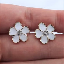 Load image into Gallery viewer, White & Gold Tone Flower Clip on Earrings