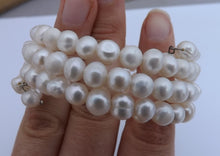 Load image into Gallery viewer, Creamy White Freshwater Pearl Memory Wire Bracelet