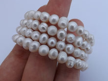Load image into Gallery viewer, Creamy White Freshwater Pearl Memory Wire Bracelet