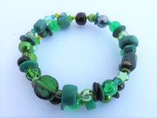 Load image into Gallery viewer, Dark Green & Black Beads Memory Wire Bracelet