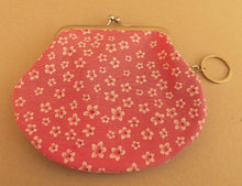 Load image into Gallery viewer, Large Floral Vintage Style Coin Purse (5x colour options)
