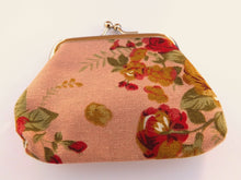 Load image into Gallery viewer, Floral Vintage Style Coin Purse