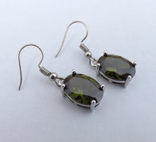 Load image into Gallery viewer, Green Faceted Crystal Oval Earrings