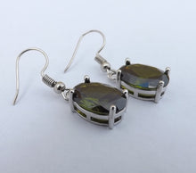 Load image into Gallery viewer, Green Faceted Crystal Oval Earrings