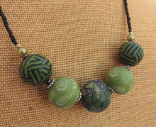 Load image into Gallery viewer, Green & Black Kathryn Design Chunky 5 Bead Necklace