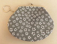 Load image into Gallery viewer, Large Floral Vintage Style Coin Purse (5x colour options)