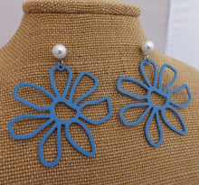 Load image into Gallery viewer, Large Frosted Flower with Faux Pearl Stud Setting (6x Colour Options)