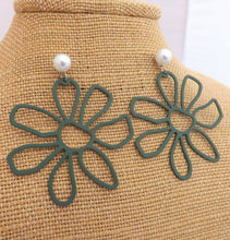 Load image into Gallery viewer, Large Frosted Flower with Faux Pearl Stud Setting (6x Colour Options)