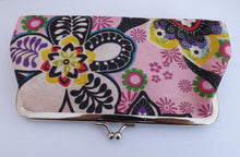 Load image into Gallery viewer, Wide Floral Vintage Style Coin Purse