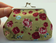 Load image into Gallery viewer, Floral Vintage Style Coin Purse