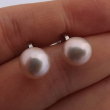 Load image into Gallery viewer, Pink White Freshwater Pearl Clip On Earrings (Free giftbox)