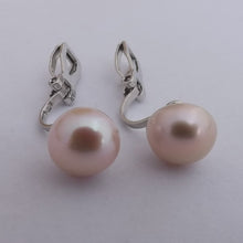 Load image into Gallery viewer, Pink White Freshwater Pearl Clip On Earrings (Free giftbox)