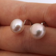 Load image into Gallery viewer, Pink White Freshwater Pearl Clip On Earrings (Free giftbox)