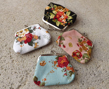 Load image into Gallery viewer, Floral Vintage Style Coin Purse
