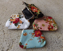 Load image into Gallery viewer, Floral Vintage Style Coin Purse