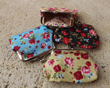 Load image into Gallery viewer, Floral Vintage Style Coin Purse