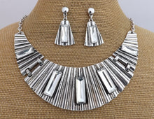 Load image into Gallery viewer, Silver Tone Fan Effect Collar Necklace with Matching Earrings