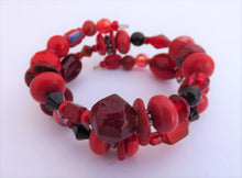 Load image into Gallery viewer, Small Red & Black Handmade Beads Memory Wire Bracelet