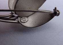 Load image into Gallery viewer, Sterling Silver Vintage Leaf Brooch