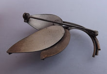 Load image into Gallery viewer, Sterling Silver Vintage Leaf Brooch