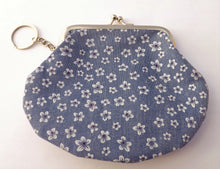 Load image into Gallery viewer, Large Floral Vintage Style Coin Purse (5x colour options)
