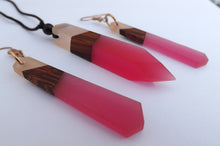 Load image into Gallery viewer, Wood & Mixed Pink Resin Pendant Necklace & Earrings Set