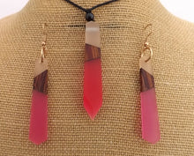 Load image into Gallery viewer, Wood & Mixed Pink Resin Pendant Necklace & Earrings Set