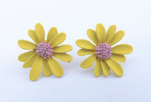 Load image into Gallery viewer, Frosted Flower Stud Earrings
