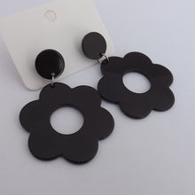 Load image into Gallery viewer, Black Chunky Acrylic Flower Earrings
