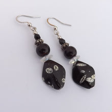 Load image into Gallery viewer, Black &amp; White Handmade Bead Earrings
