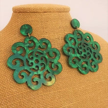 Load image into Gallery viewer, Green Chunky Filigree Acrylic Earrings
