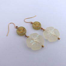 Load image into Gallery viewer, Handmade Green Floral Bead Earrings
