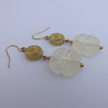 Load image into Gallery viewer, Handmade Green Floral Bead Earrings
