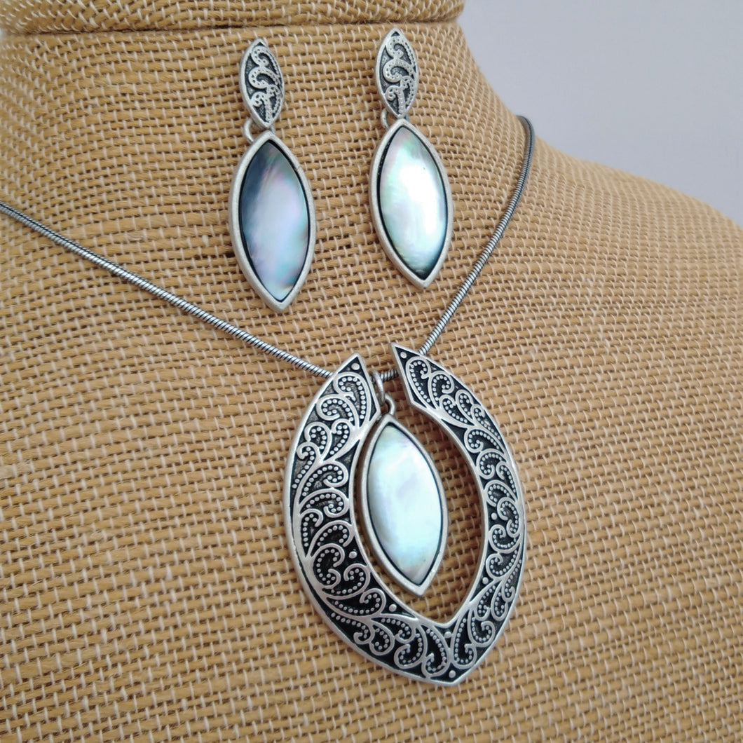 Mother of Pearl & Silver Tone Pendant Necklace & Earrings Set