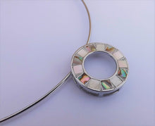 Load image into Gallery viewer, Paua and Mother of Pearl Round Choker Necklace
