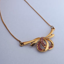 Load image into Gallery viewer, Pink &amp; Gold Tone Vintage Chain Necklace
