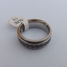 Load image into Gallery viewer, Stainless Steel Spiral Ring with spinning center (size 9)
