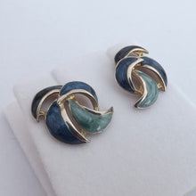 Load image into Gallery viewer, Vintage Blue and Silver Tone Clip on Earrings
