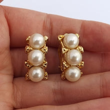 Load image into Gallery viewer, Vintage Gold &amp; Faux Pearl Clip on Earrings

