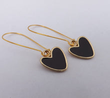 Load image into Gallery viewer, Black &amp; Gold Tone Heart Earrings on Long Kidney Hooks
