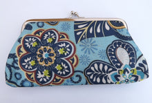 Load image into Gallery viewer, Wide Floral Vintage Style Coin Purse
