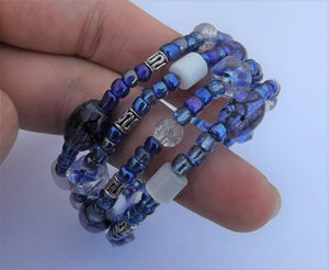 Blue Lustre & White Memory Wire Bead Bracelet