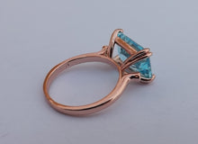 Load image into Gallery viewer, Blue &amp; Rose Gold Tone Bling Ring size 8)
