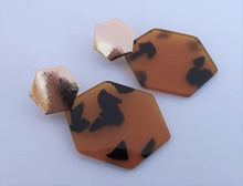 Load image into Gallery viewer, Brown &amp; Black, Gold Tone Acrylic Drop Earrings on Clip on Setting
