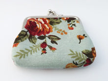 Load image into Gallery viewer, Floral Vintage Style Coin Purse
